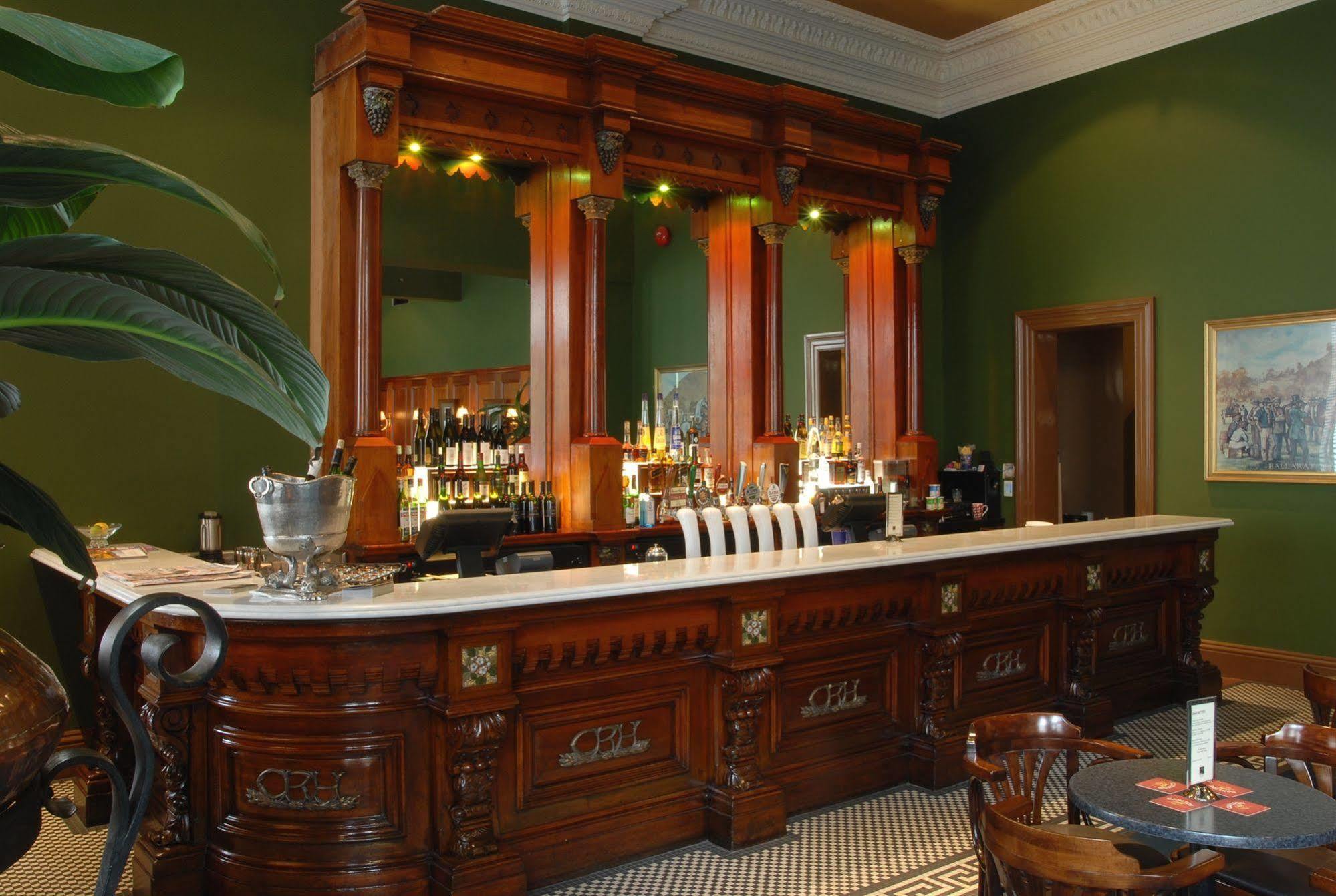 בלאראט Craig'S Royal Hotel מראה חיצוני תמונה The bar at the 1886 Crescent Hotel