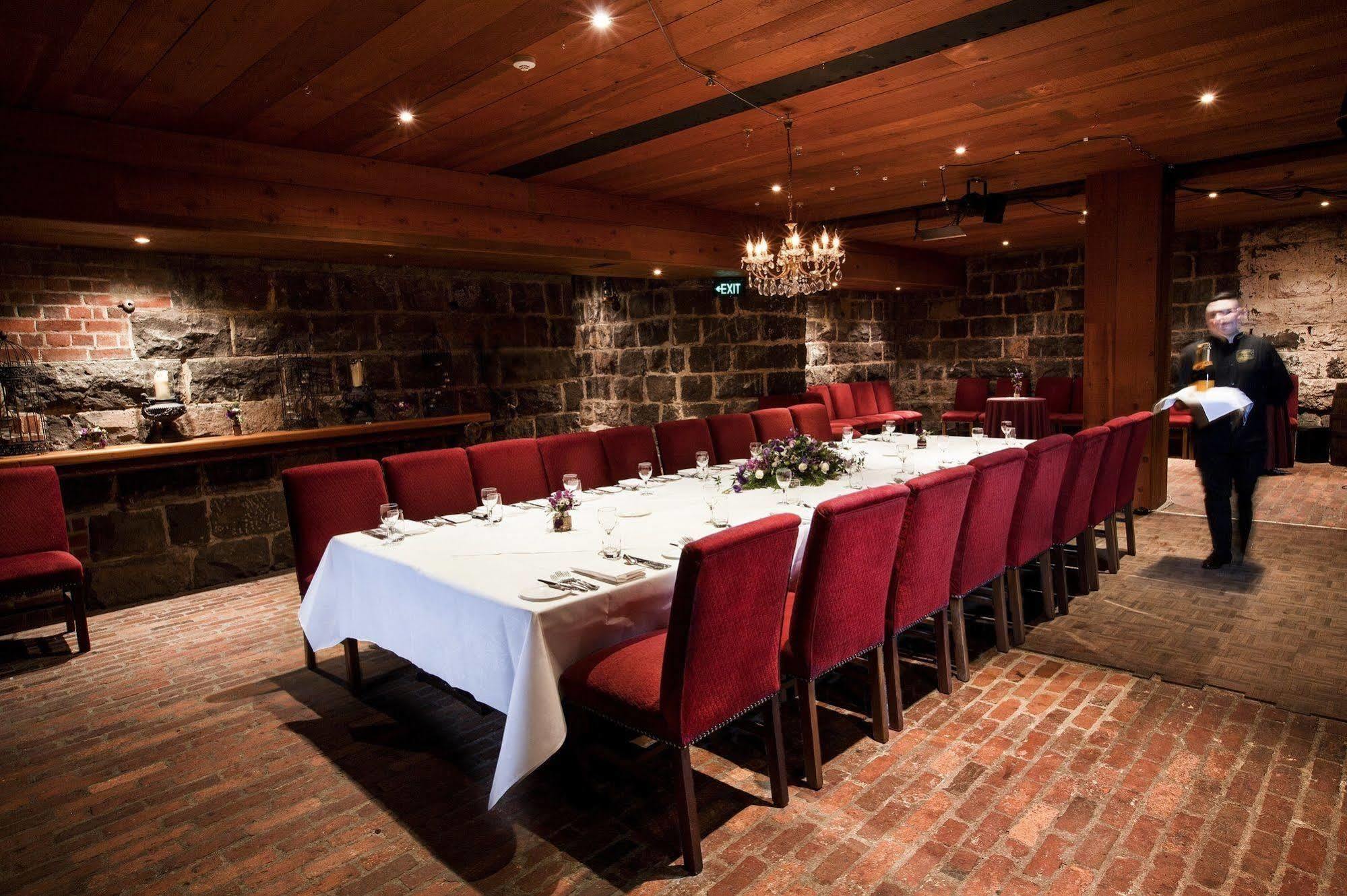 בלאראט Craig'S Royal Hotel מראה חיצוני תמונה The restaurant's wine cellar