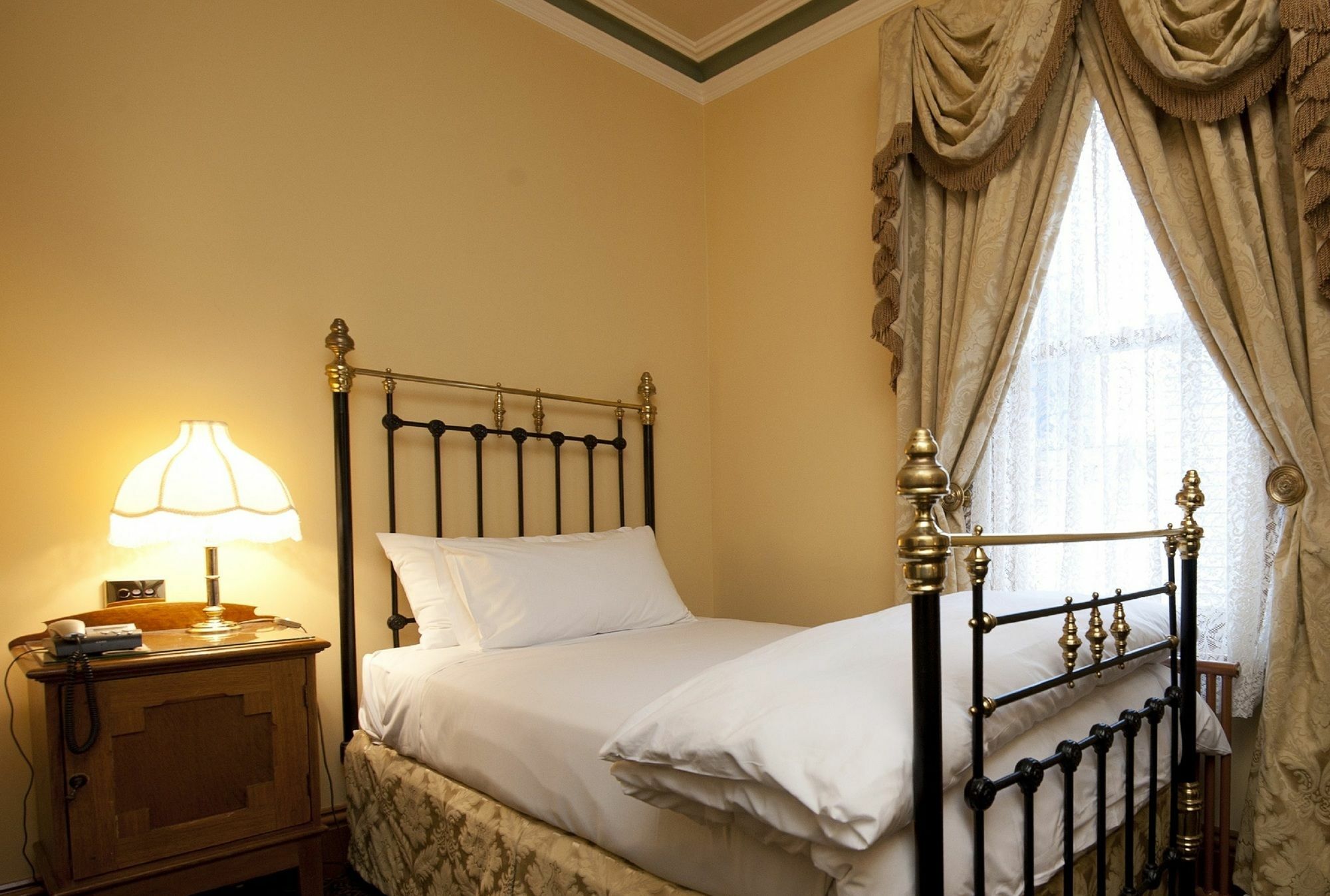 בלאראט Craig'S Royal Hotel מראה חיצוני תמונה A bedroom at the hotel